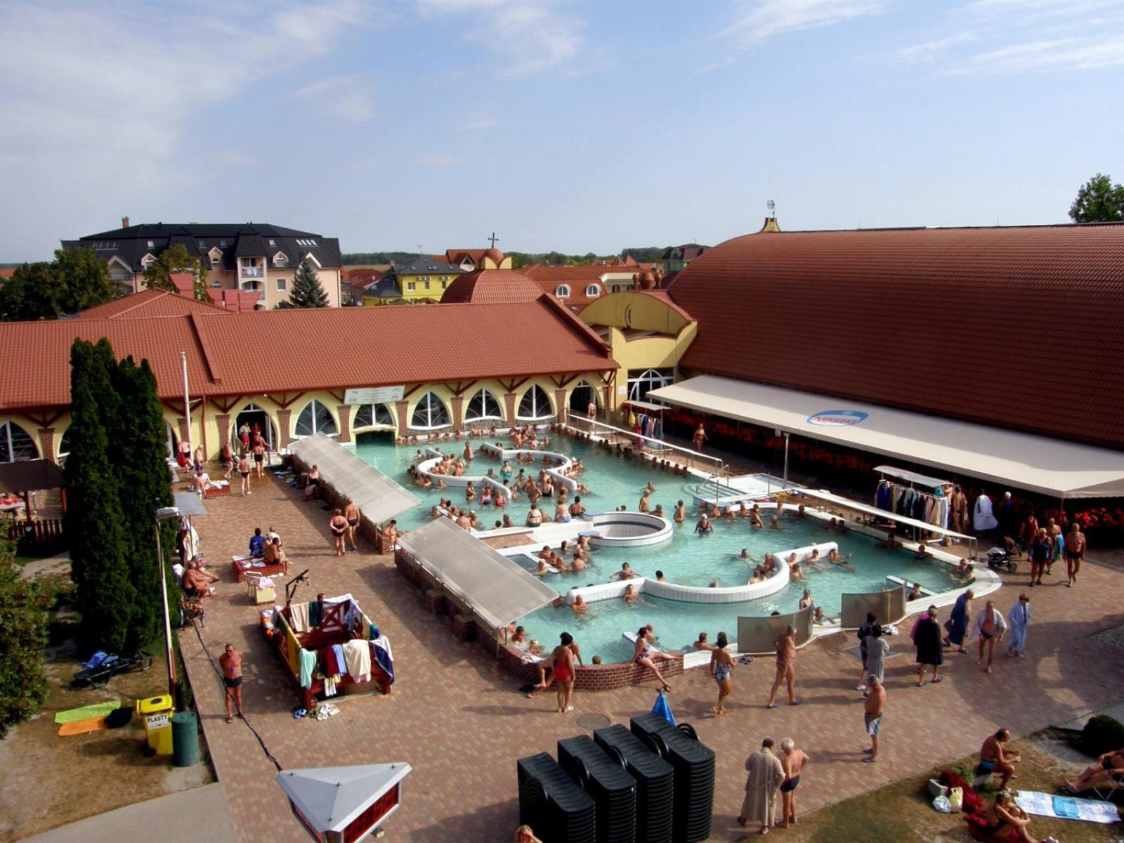 Penzion Koliesko Hotel Veľký Meder Exterior foto